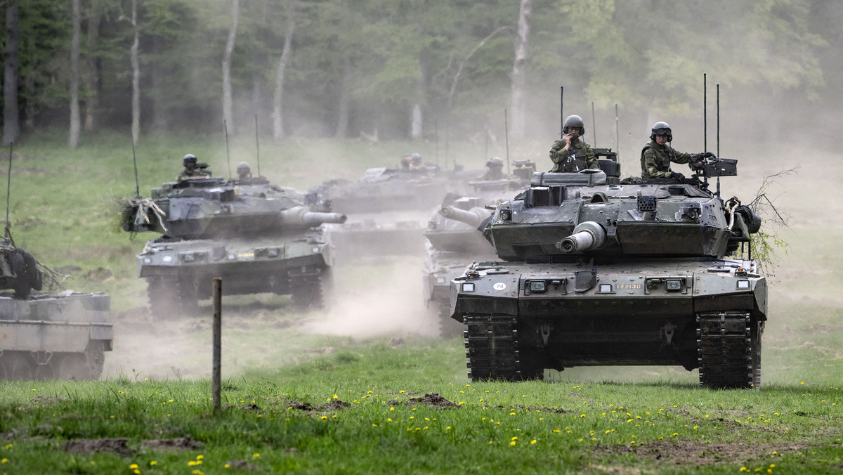 Szwedzkie czołgi pomogą Ukrainie "zwłaszcza w obliczu zimy" [ANALIZA]