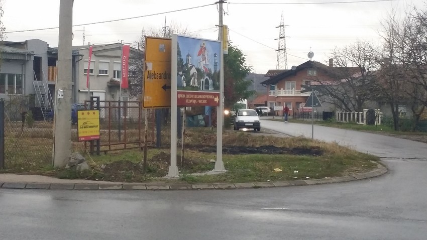 Koji putokaz je važniji?: U čitlučkoj crkvi tvrde da imaju dozvolu Saobraćajne inspekcije