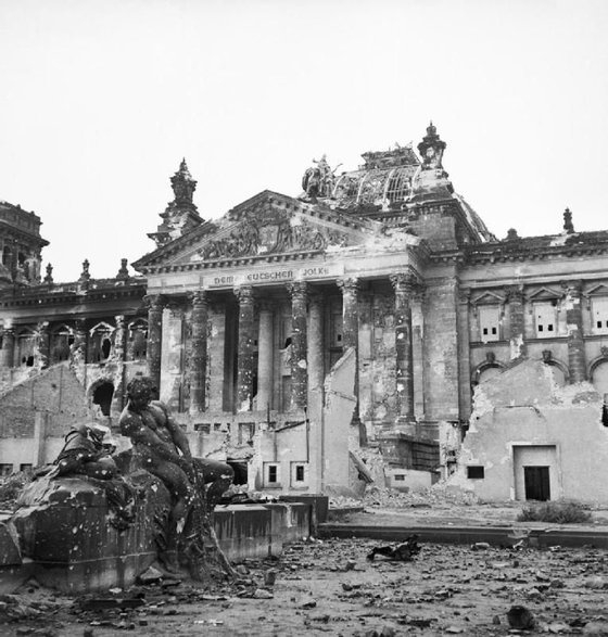 Zniszczony budynek Reichstagu