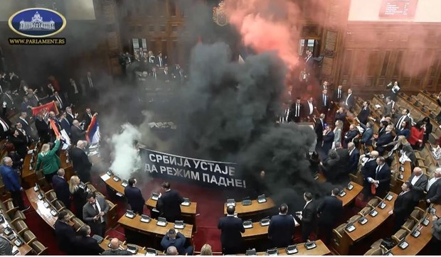 Haos u Skupštini Srbije 4 mart 2025