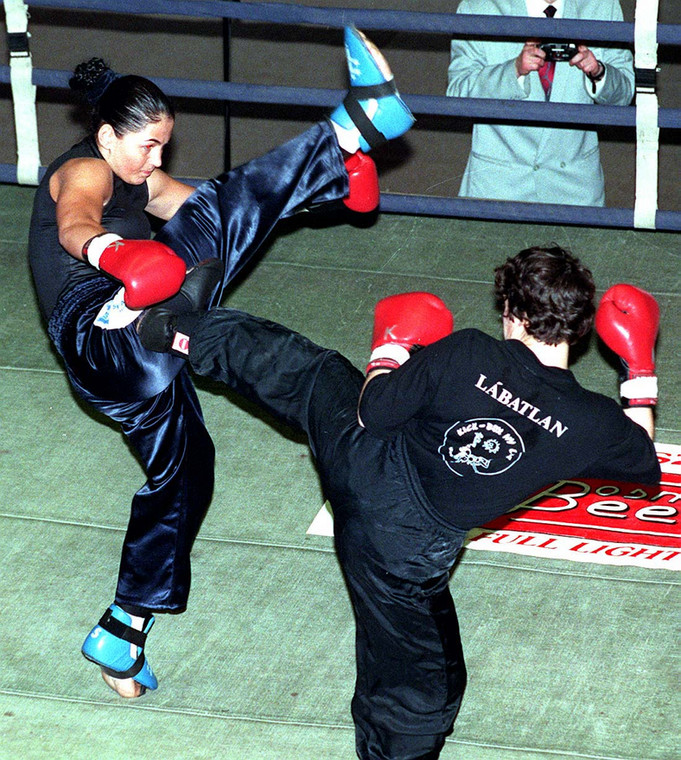 Agnieszka Rylik była zawodową mistrzynią świata w kick-boxingu w kategorii do 60 kg. Na zdjęciu Rylik jest z lewej strony.
