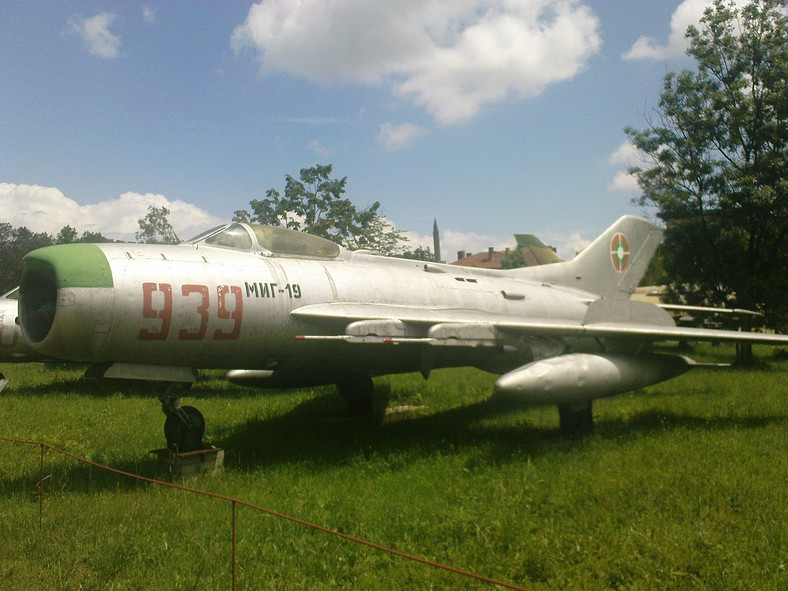 MiG-19