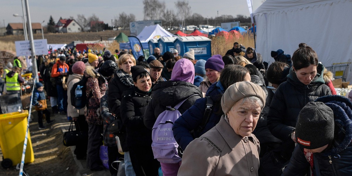 40 złotych dziennie za osobę, czyli 1200 zł miesięcznie - tyle ma dostać osoba, która zapewni zakwaterowanie i wyżywienie uchodźcy z Ukrainy.