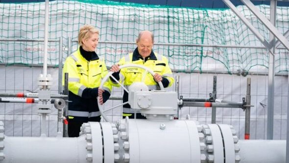 Olaf Scholz i Manuela Schwesig otwierają FSRU w Lubminie. Fot. Urząd Kanclerski.