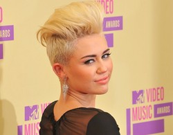 Miley Cyrus prowokuje i ogłasza, że wybiera marihuanę