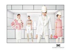 Rodem z ery kosmosu. Magalena Frąckowiak w kampanii luksusowej marki odzieżowej