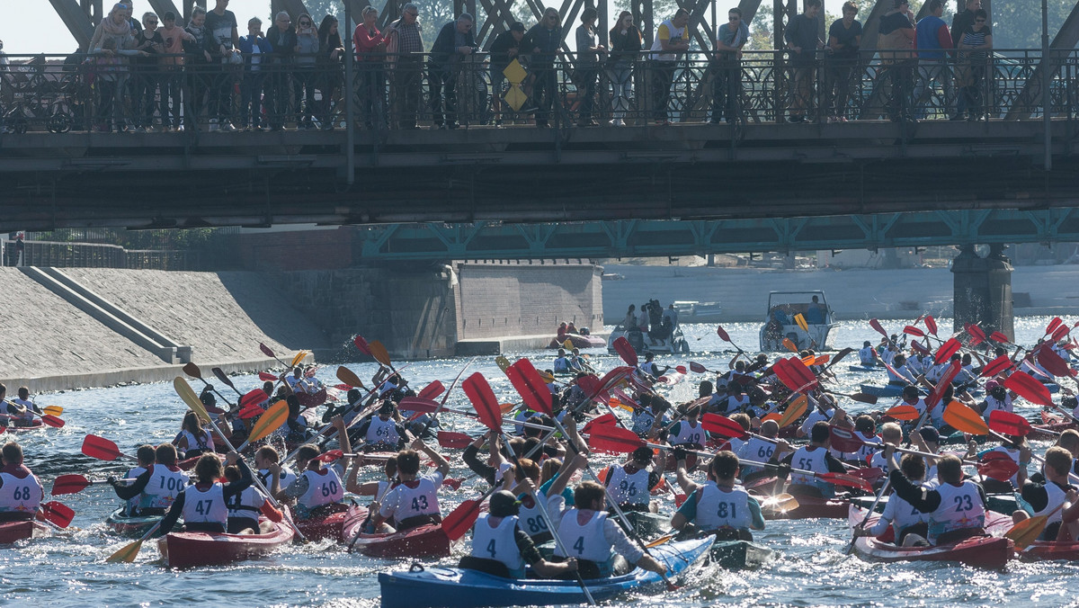 Już pierwszego października we Wrocławiu kajakarze spróbują swoich sił w trzeciej edycji zawodów Red Bull Wiosłem po Odrze. Do wielkiego wyścigu stanie nawet 150 dwuosobowych załóg, które zmierzą się na prawie 13-kilometrowej trasie przebiegającej pod sześcioma wrocławskimi mostami.