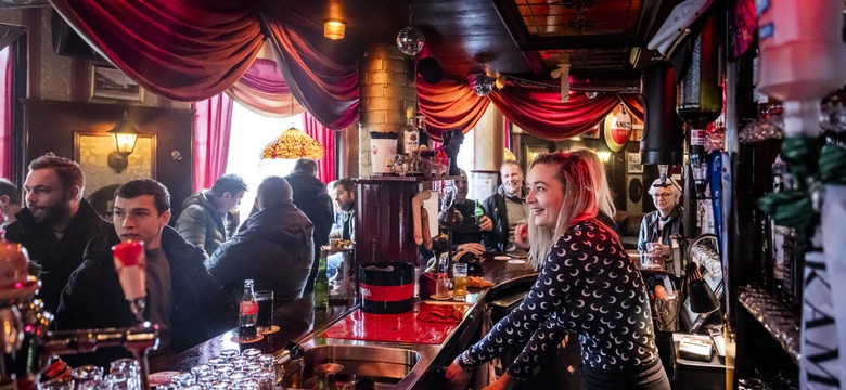 Restauracje w Holandii otwarte mimo lockdownu. To "czytelny sygnał" wysłany rządowi
