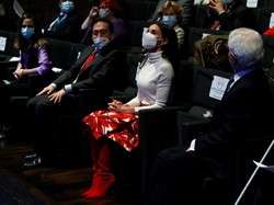 Ubraniowa ekstrawagancja w wykonaniu królowej Letycji. FOTO