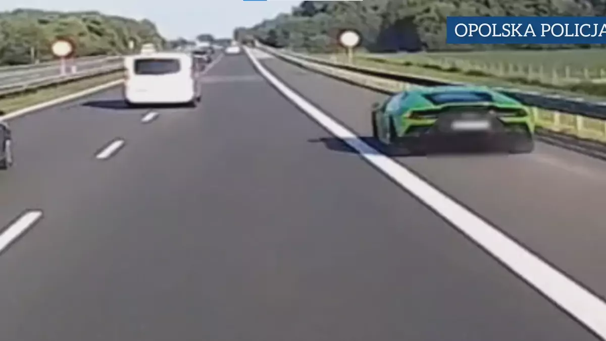 Kierowca Lamborghini wyprzedzał pasem awaryjnym