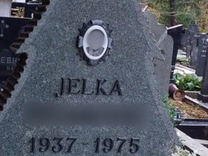 Pokojna Jelka iz Beograda ima najoriginalniji spomenik koji ćete ikad videti na grobljima Srbije