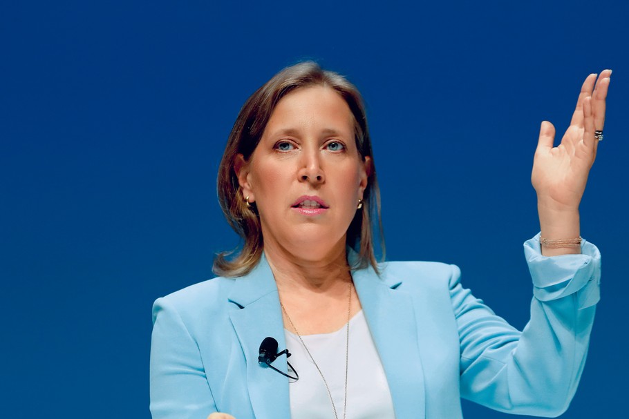 Susan Wojcicki, pełniła funkcję dyrektorki generalnej YouTube'a od 2014 do lutego 2023 r. Obecnie jest doradczynią w Google i Alphabet.