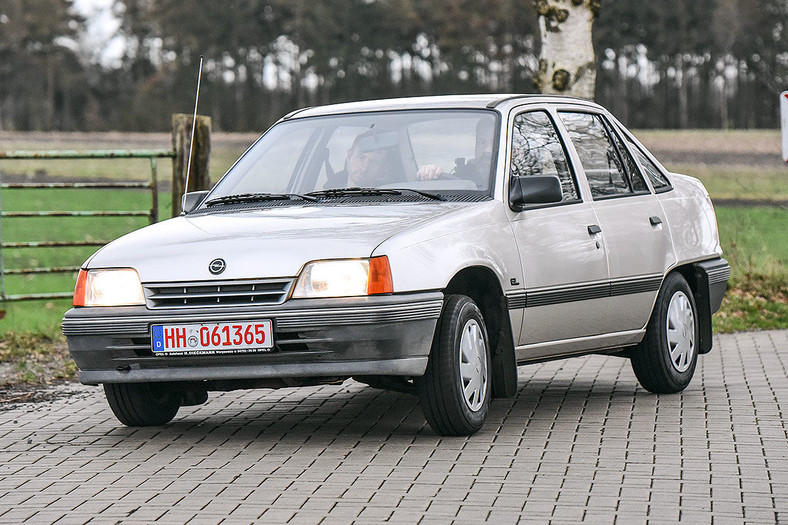 Opel Kadett E sedan za 3990 euro