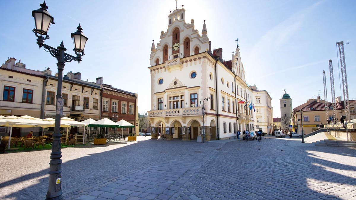 Skuter Romet Blu City, telewizor, aparat, kamerę i wiele innych atrakcyjnych nagród można wygrać w dwóch loteriach, które dzisiaj ruszyły w Rzeszowie. Warunek? Trzeba w mieście się zameldować i rozliczyć PIT.