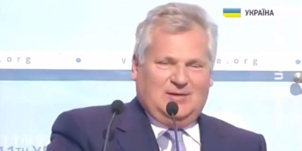 Aleksander Kwaśniewski śpiewa na Ukrainie