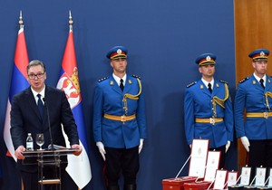 Vučić uručuje odlikovanja