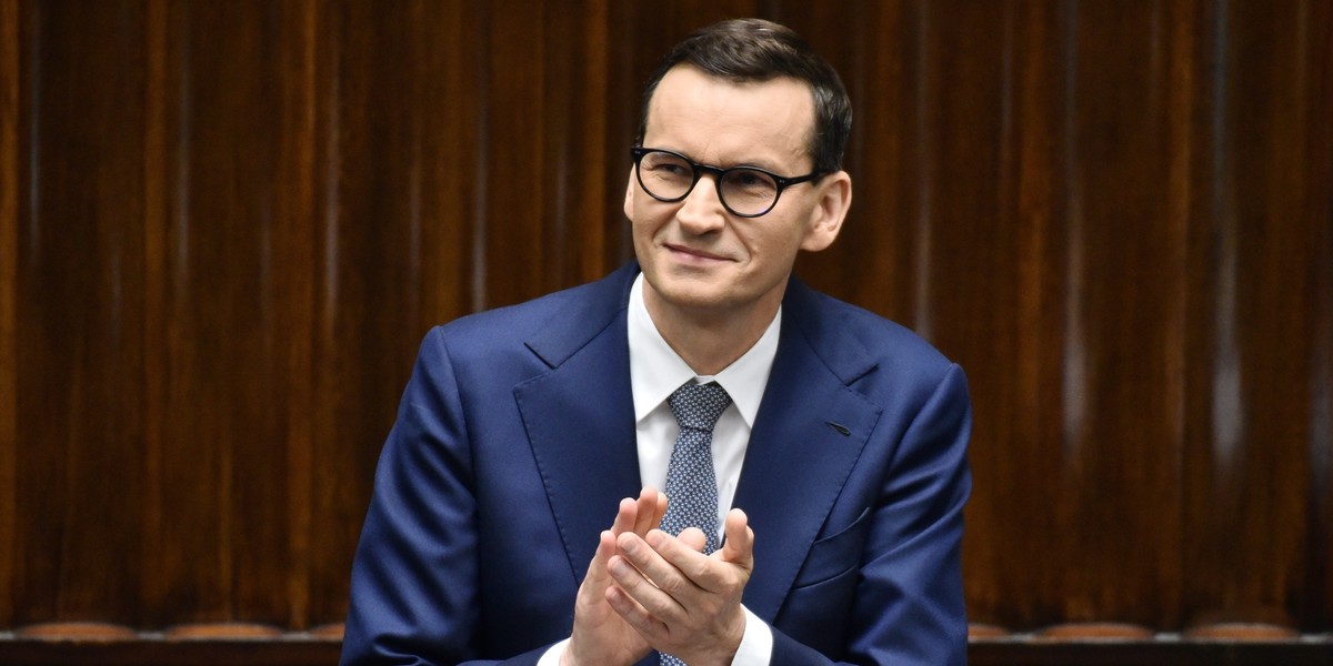 Kto, jak premier Mateusz Morawiecki, ulokował oszczędności w obligacjach skarbowych, sporo zyska. 