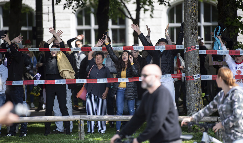 Protest w Niemczech przeciwko obostrzeniom mającym powstrzymać pandemię koronawirusa. Munich