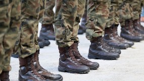 MON chce zmian w ubiorze żołnierzy. Będą mogli nosić obuwie z widocznym logo producenta