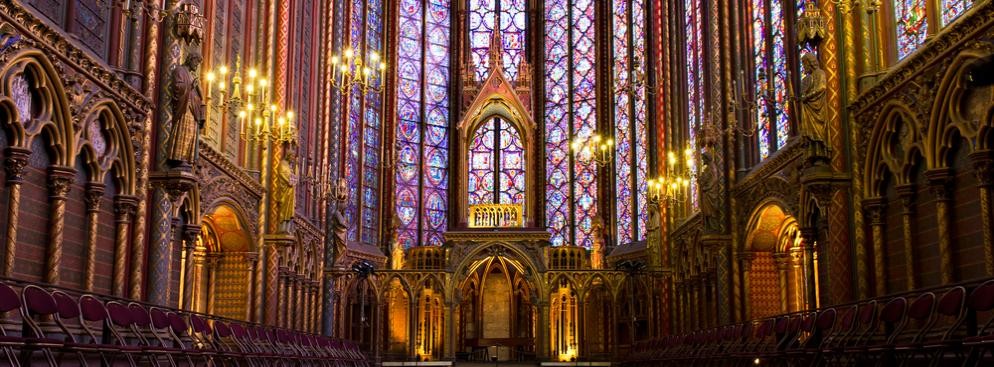 2. miejsce: Sainte-Chapelle (Święta Kaplica) – dwukondygnacyjna kaplica zamkowa położona w centrum dawnej siedziby królewskiej na wyspie Cité w Paryżu. Ufundowana przez króla Francji Ludwika IX jako miejsce pochówku cennych relikwii Chrystusa z koroną cierniową na czele oraz świętych patronów Francji.