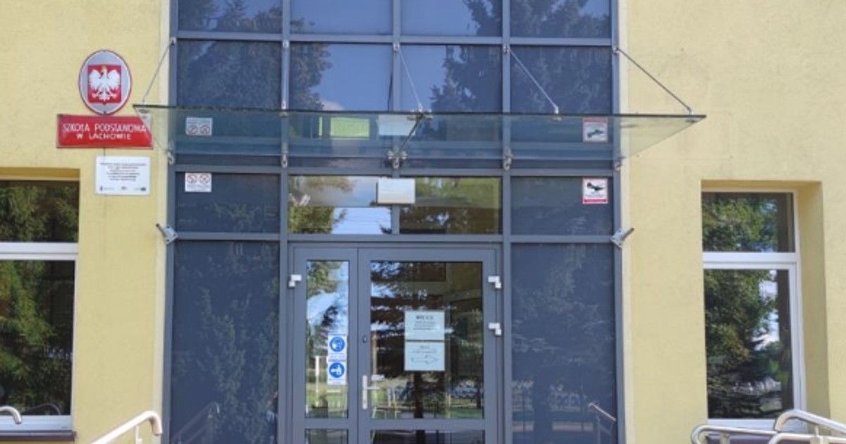 Dzieci zasłabły na apelu. Dyrektorka szkoły ma hipotezę