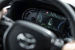 Toyota RAV4 plug-in już w Polsce. Cena zaskakuje. Diesla nikt już nie kupi?