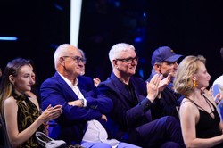 Michał Olszański tłumaczy się z "łapania za biust". To wytknęła mu Monika Richardson