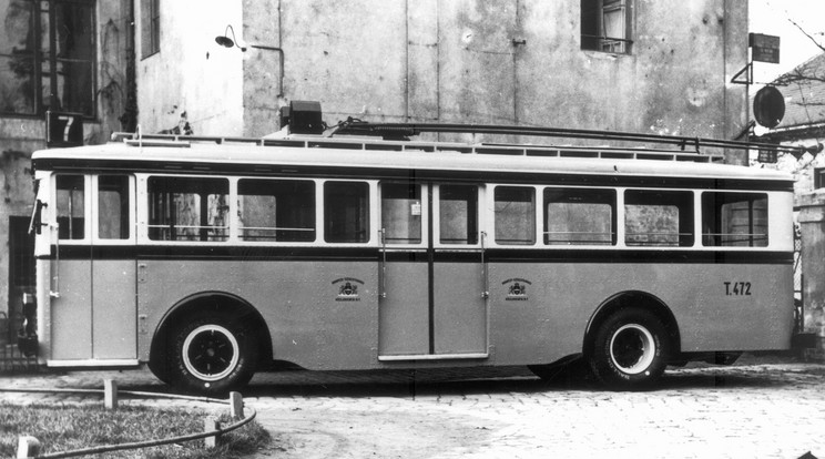 Az első budapesti trolibusz 1933. december 16-tól közlekedett / Fotó: Fortepan