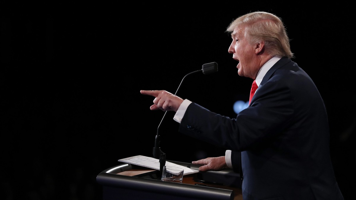 Ostatnia debata potwierdziła, iż Donald Trump nie jest w stanie znaleźć sposobu na pokonanie Hillary Clinton - powiedział amerykanista prof. Zbigniew Lewicki. Jego zdaniem kandydatowi Republikanów nie zależy już na zostaniu prezydentem USA.