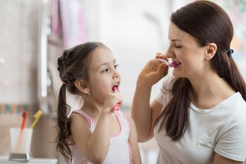 5 szakorvosi tanács a ragyogó mosolyért – így őrizze meg fogai egészségét!