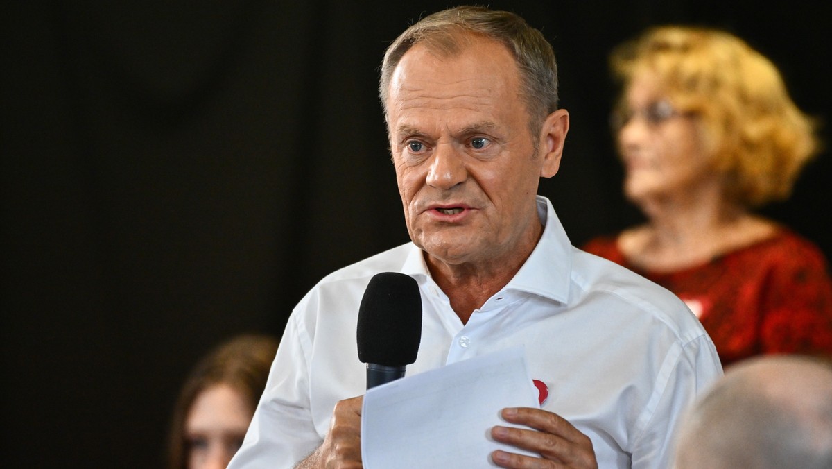 Donald Tusk odnosi się do głośnego wypadku. "Czarna zawiesina w powietrzu"