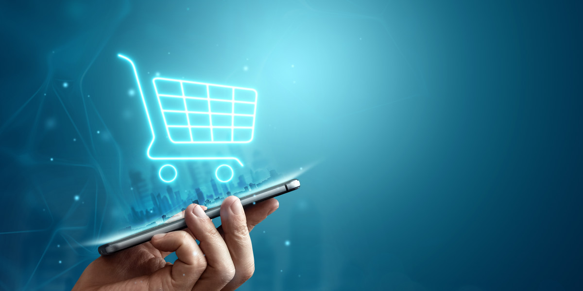 Polski e-commerce cały czas kwitnie – w KRS zarejestrowanych jest ponad 54 tys. firm, dla których główną działalnością jest sprzedaż w sklepie internetowym.