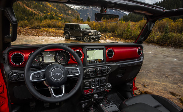 Jeep odkrył sekret. Wrangler nowej generacji bardziej opływowy. Jak wygląda? [ZDJĘCIA]