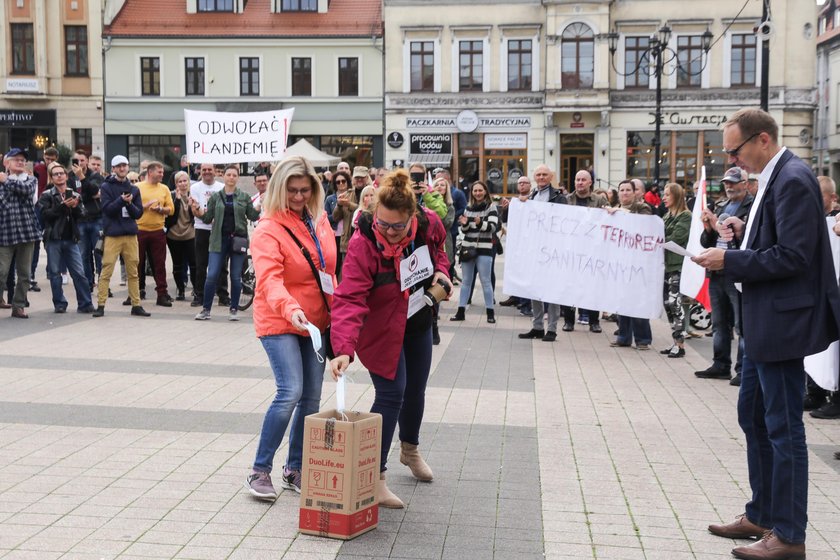 Nauczycielka z Rybnika zapraszała uczniów na marsz antycovidowców?