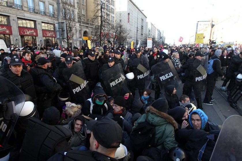 policja, zadyma, demonstracja, dzień niepodległości