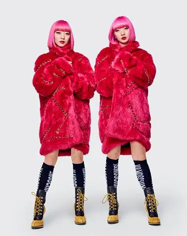 Kolorowe &quot;faux fur&quot; w kolekcji Moschino x H&amp;M