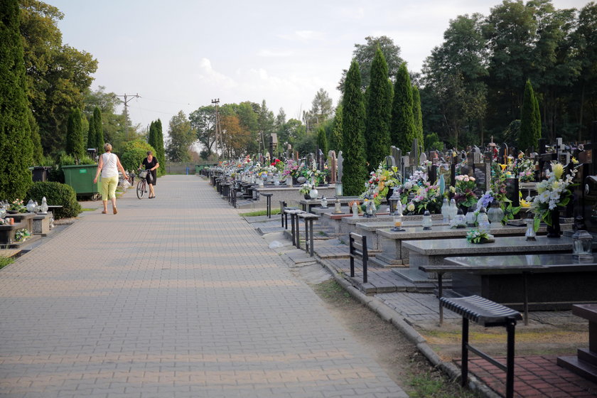 Mieszkańcy Brzezin mają dość zaporowych cen na cmentarzu