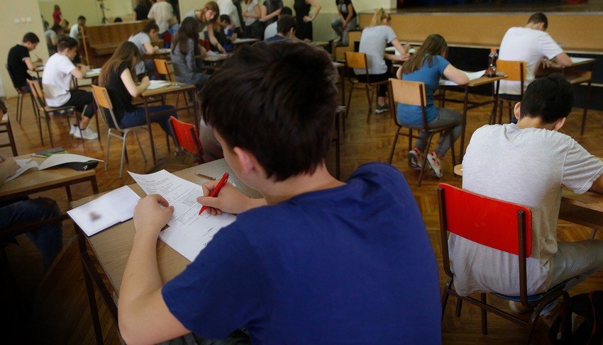 Sve više mladih okreće se smerovima koji nude sigurnu i iznadprosečnu zaradu. 