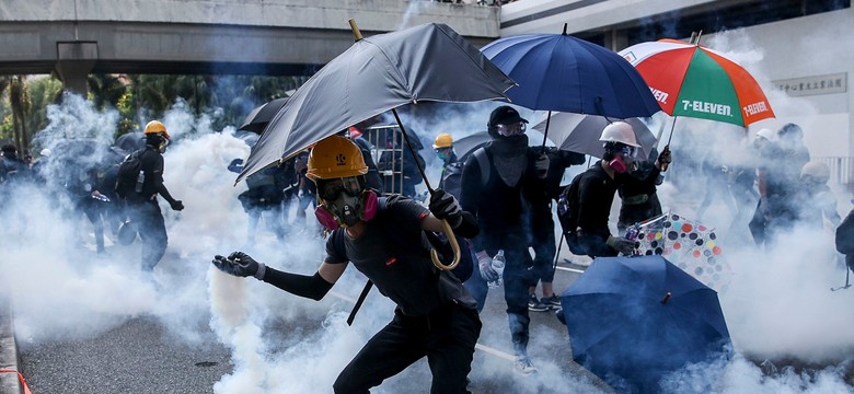 Hongkong: Raniony ostrą amunicją nastolatek w stanie krytycznym. Jest reakcja Londynu [WIDEO]