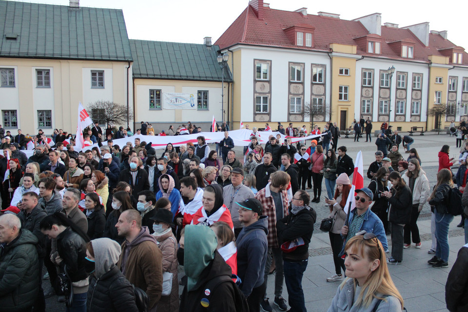 Dzień Wolności Białorusi w Białymstoku. W spotkaniu z diasporą białoruską wzięli udział Swiatłana Cichanouska i Paweł Łatuszka, 25.03.2022