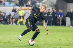 Dwa gole Mateusza Bogusza w MLS. Ten z rzutu wolnego... przepiękny! [WIDEO]