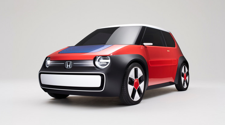 A SUSTANIA-C Concept tanulmányautó a Honda e vonalait idézi, de kisebb nála. A karosszériája akrilgyantából készül, amely újrahasznosítható és újrafelhasználható. / Fotó: Honda