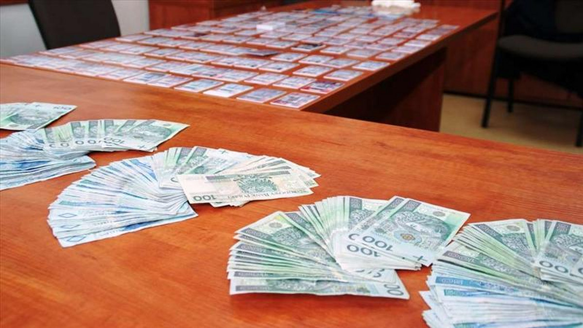 Do 2,5 miliona złotych wzrosła już suma, z jaką zniknął właściciel jednego z kantorów wymiany walut w centrum Kielc. Mężczyzna przepadł w początkach ubiegłego tygodnia.