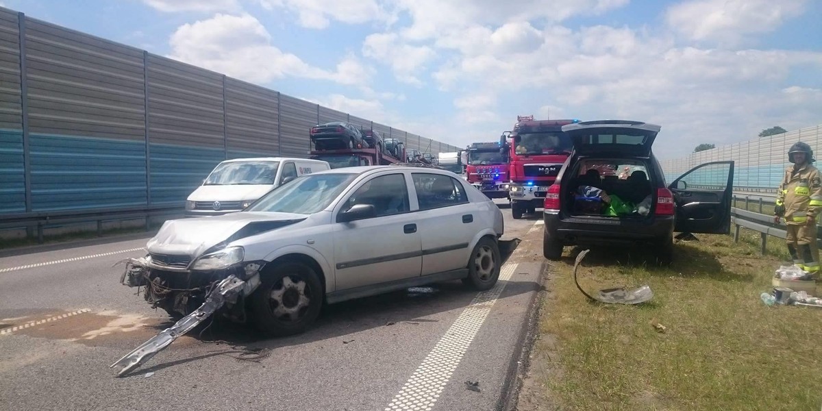 Wypadek na A2. Zderzyły się trzy samochody osobowe