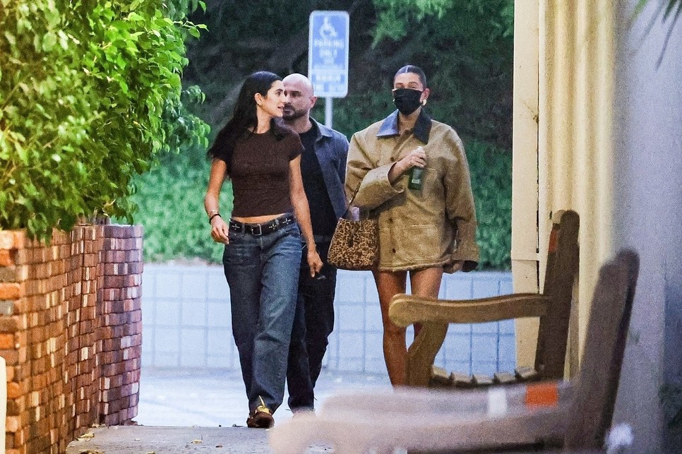 Hailey Bieber és Kylie Jenner barátnős estét tartottak