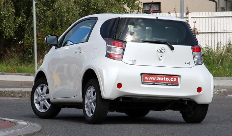 Test: Toyota iQ 1,0 (50 kW) – Má pod čepicí
