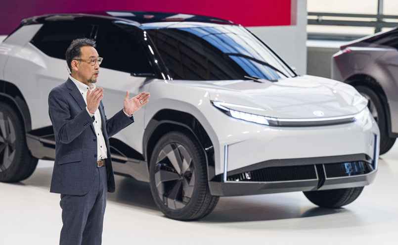 Nowa Toyota Urban SUV i Yoshiro Nakata, prezes i CEO Toyota Motor Europe