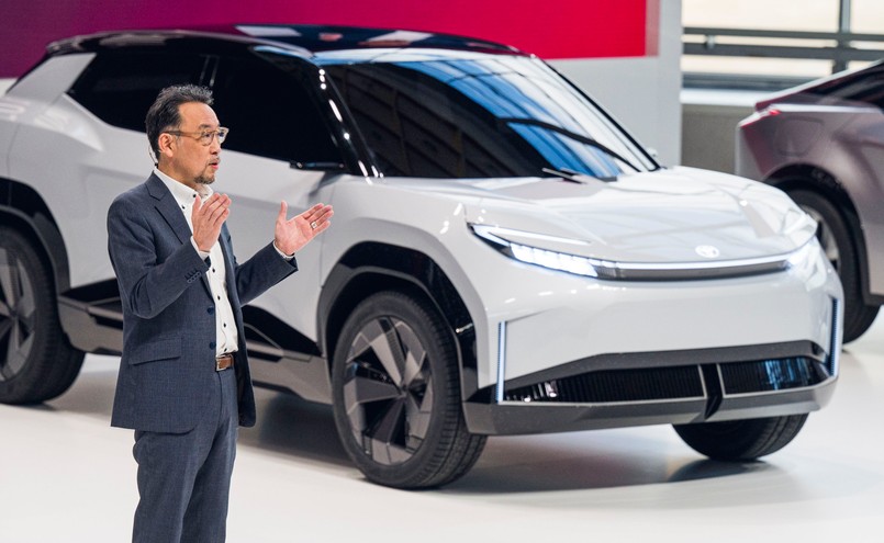 Nowa Toyota Urban SUV i Yoshiro Nakata, prezes i CEO Toyota Motor Europe