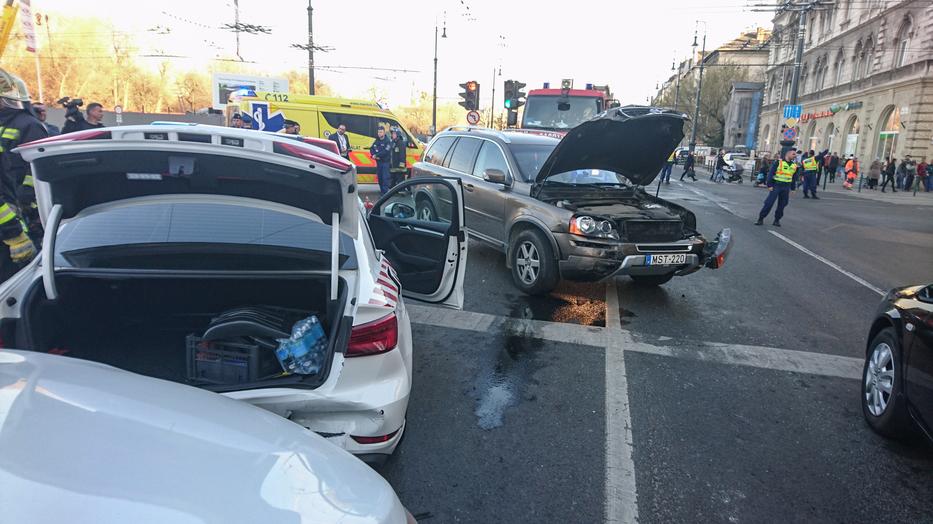 Két éve tavasszal történt a baleset,a zenész terepjárójával a tilos jelzés ellenére hajtott be egy kereszteződésbe és balesetet okozott /Fotó: Blikk