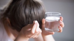 Chronic pain - which drugs should not be used?  Paracetamol, ibuprofen, and aspirin are not effective in treating chronic pain